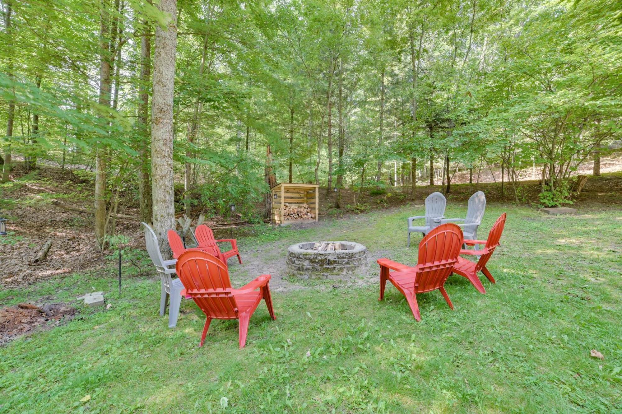 Roscommon Retreat With Deck About 1 Mile To Higgins Lake Exterior foto